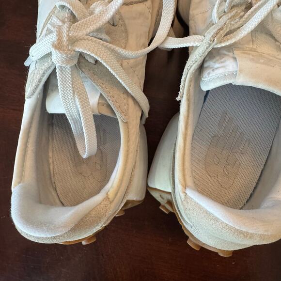 New Balance Women’s 327 White Gum Suede Sneakers Shoes Size 6 US cream/white - Picture 7 of 9
